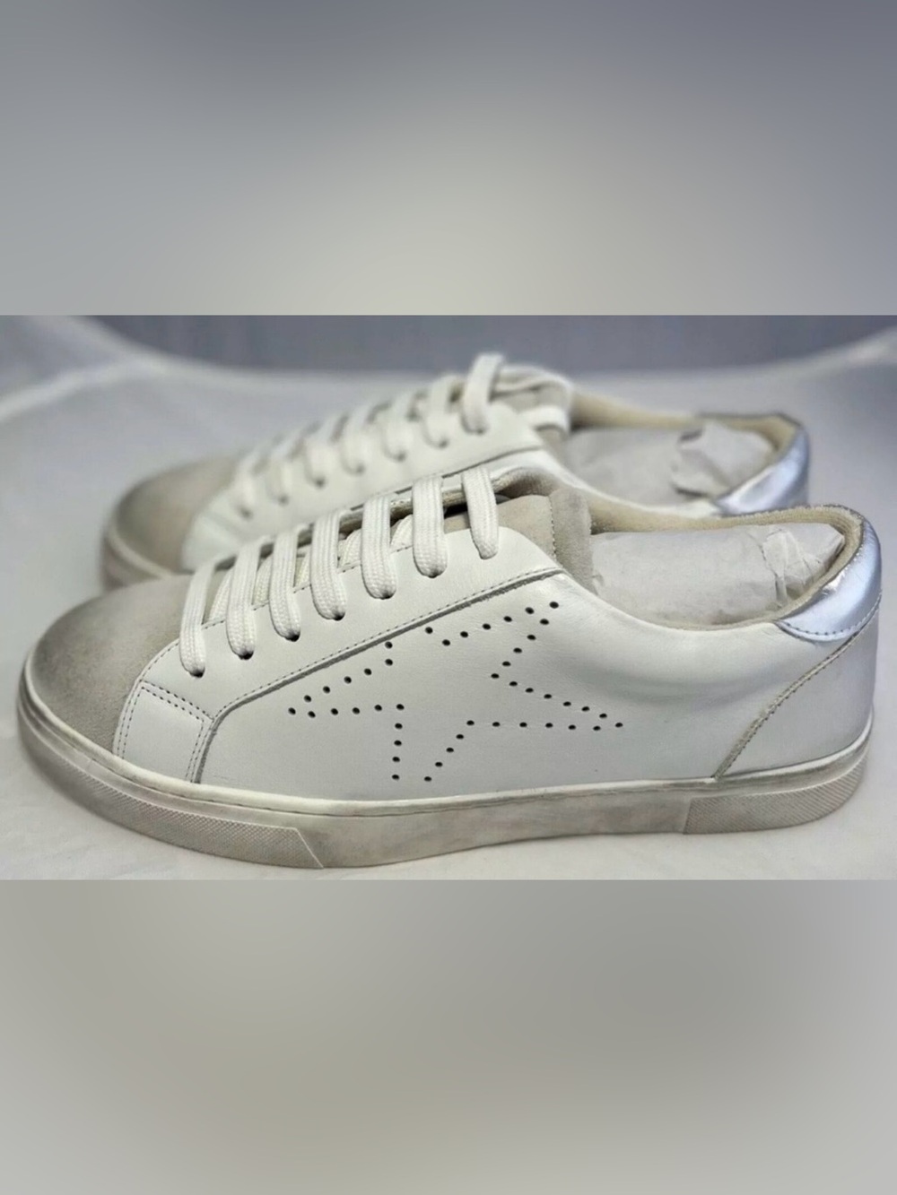 Steve Madden Women’s Rezume Distressed White Silver Star Lace Up Sneaker Size 11